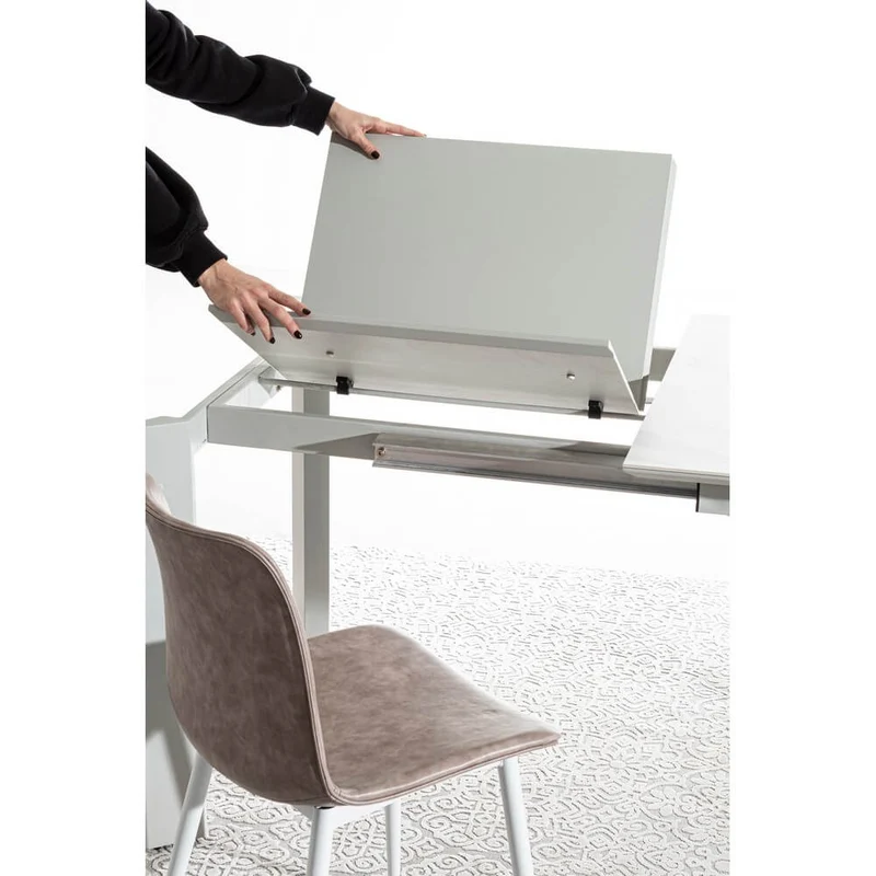 Set di 2 Sedie da Pranzo in Similpelle con Gambe in Acciaio Beige - NATALIA