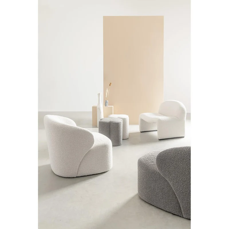 Poltrona Lounge Imbottita in Tessuto Bouclé con Base in Legno - RENATA