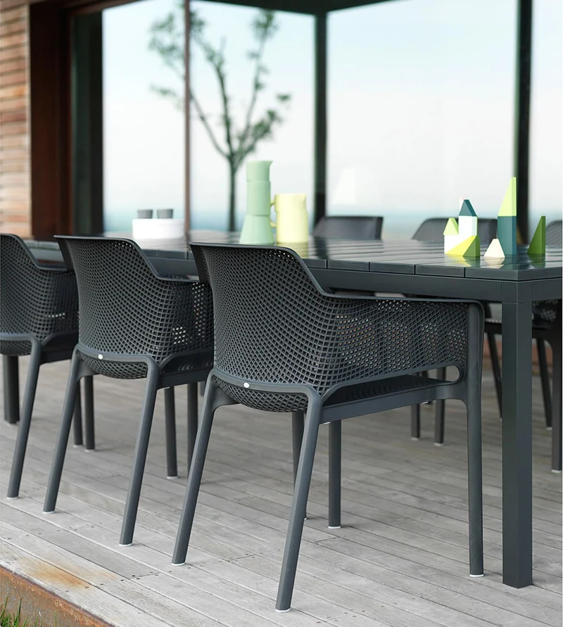 Set tavolo Rio allungabile 140-210 con 8 sedie Net per esterno e giardino