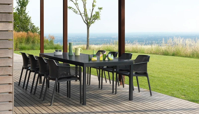 Set tavolo Rio allungabile 140-210 con 8 sedie Net per esterno e giardino