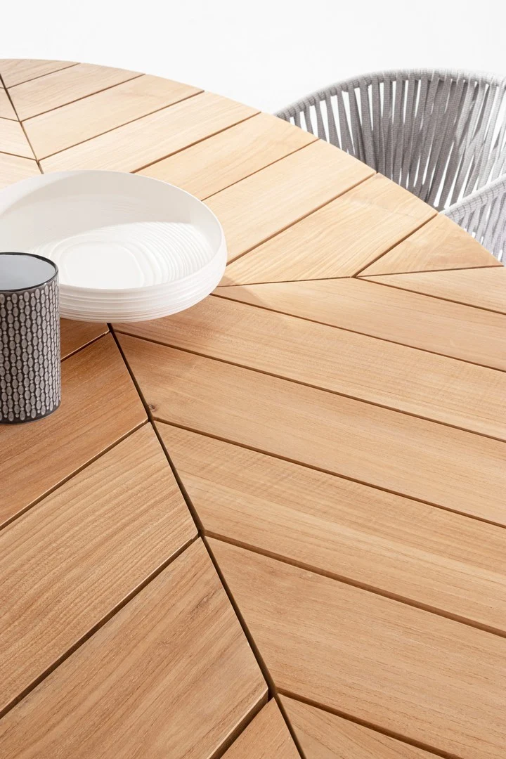 Tavolo ovale "Palmdale" con piano in legno teak, gambe in alluminio Antracite per esterno