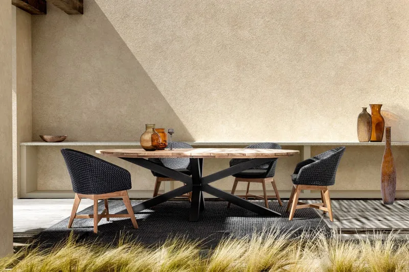 Tavolo ovale "Palmdale" con piano in legno teak, gambe in alluminio Antracite per esterno