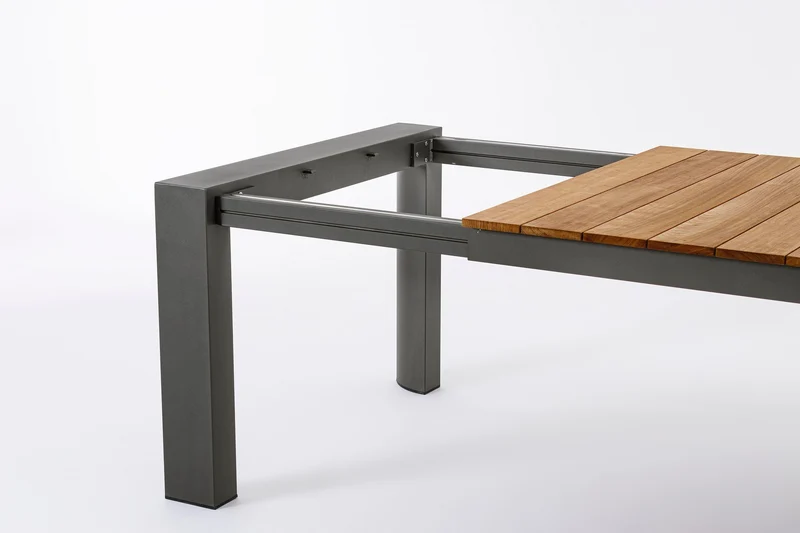 Tavolo allungabile "Cameron" con struttura in alluminio Antracite piano in teak da esterno