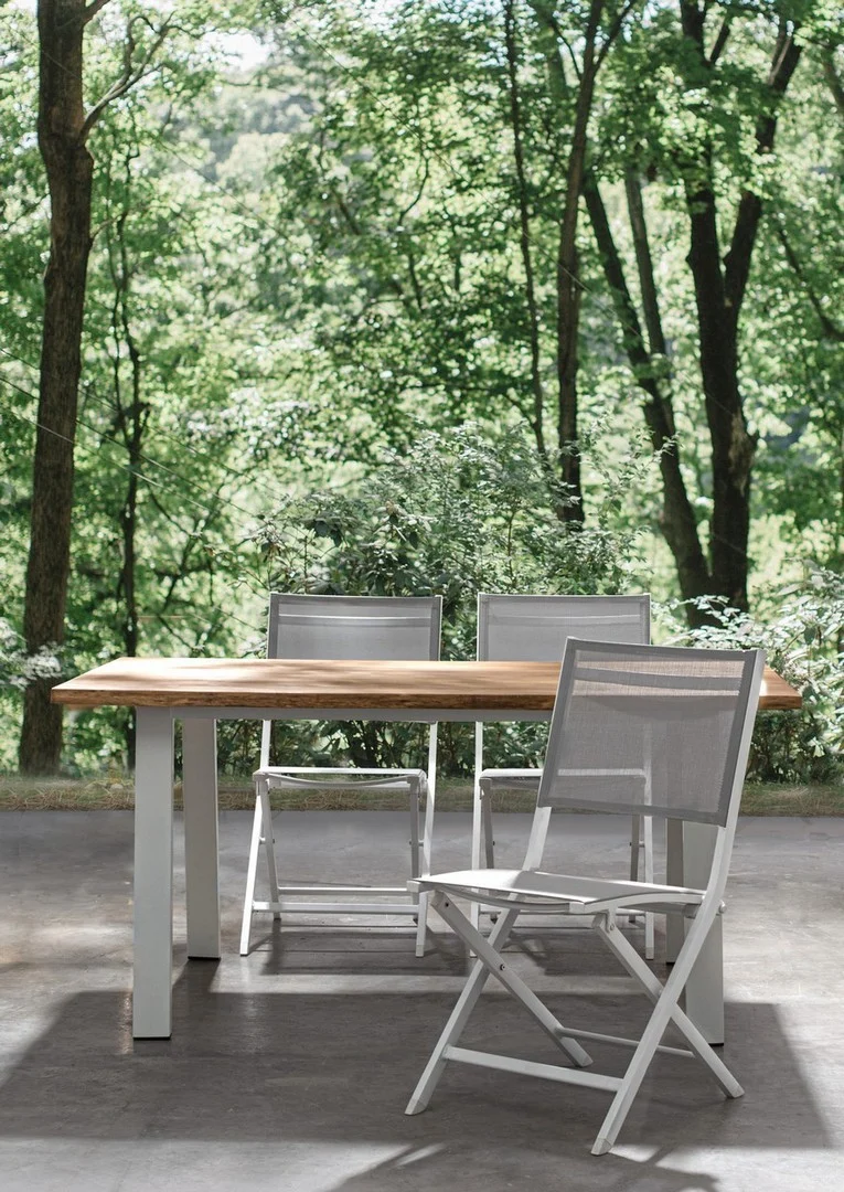 Tavolo fisso "Oslo" in legno di Acacia con piedi Bianchi in metallo da giardino 160 x 90 cm