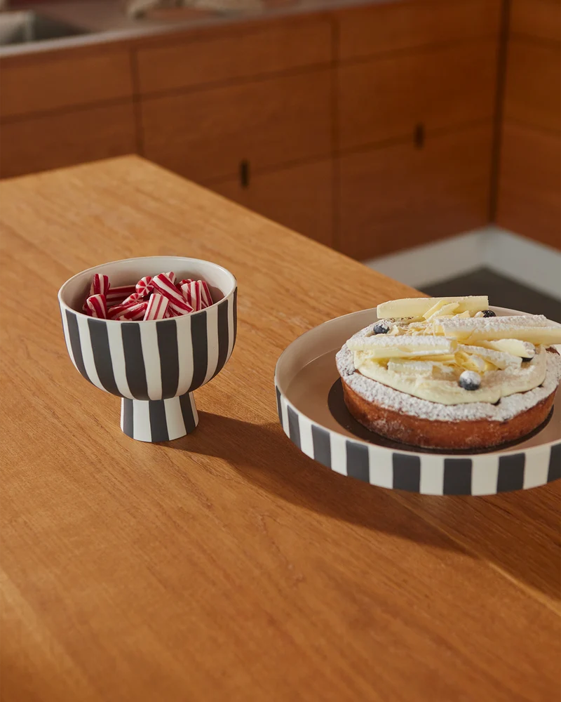 Bowl decorativa in ceramica fatta a mano con strisce nere Toppu