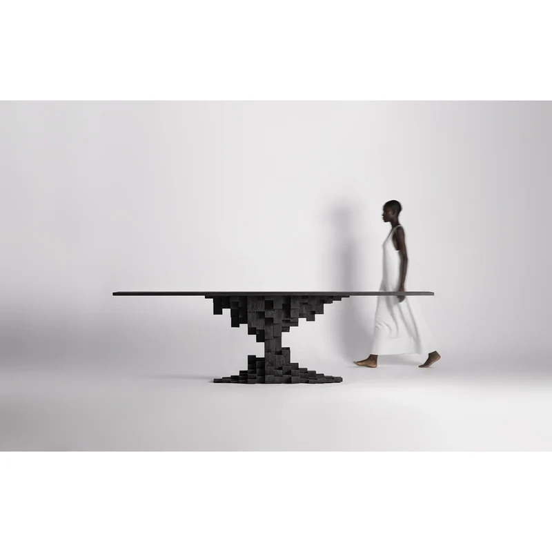 Tavolo da pranzo Monumental Luxury in legno nero sabbiato – Design di Pep Gramage