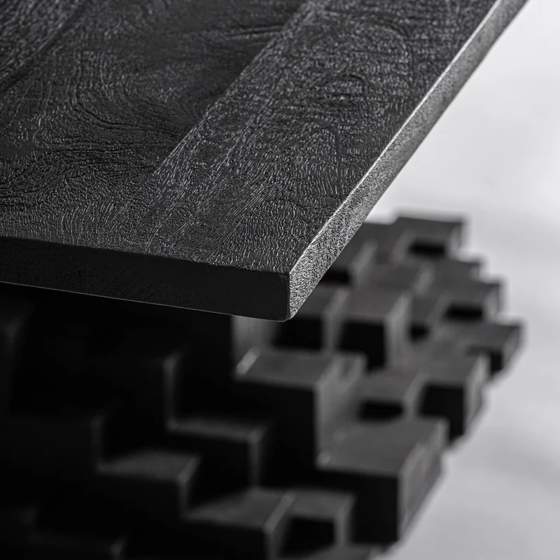 Tavolo da pranzo Monumental Luxury in legno nero sabbiato – Design di Pep Gramage