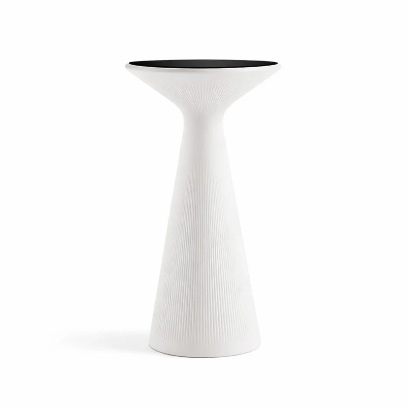 Tavolo "Fade" struttura in polietilene per esterno, design by Marco Gregori