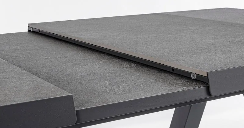 Tavolo allungabile "Krion" con struttura in alluminio Antracite, piano in ceramica, da 205/265 x 103 cm