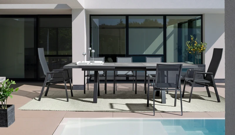 Tavolo allungabile "Krion" con struttura in alluminio Antracite, piano in ceramica, da 205/265 x 103 cm