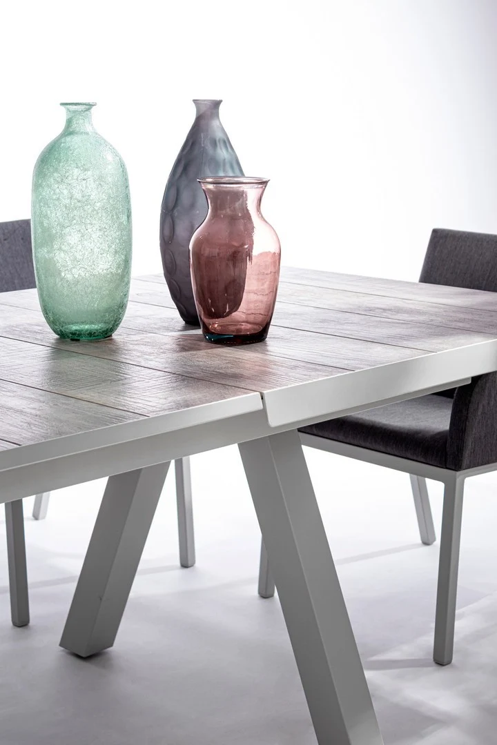 Tavolo allungabile "Krion" con struttura in alluminio Pelican , piano in ceramica per esterno