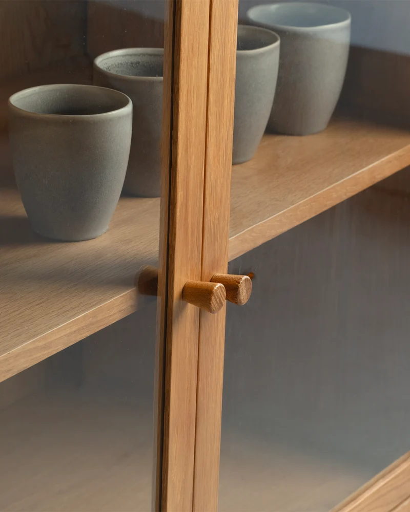 Credenza in legno di rovere con ante in vetro Ceci