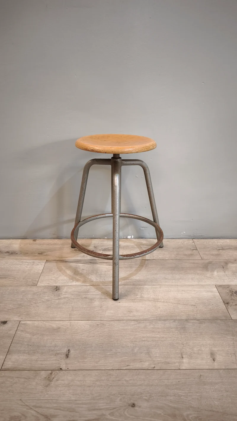87740 Sgabello industriale con seduta in legno