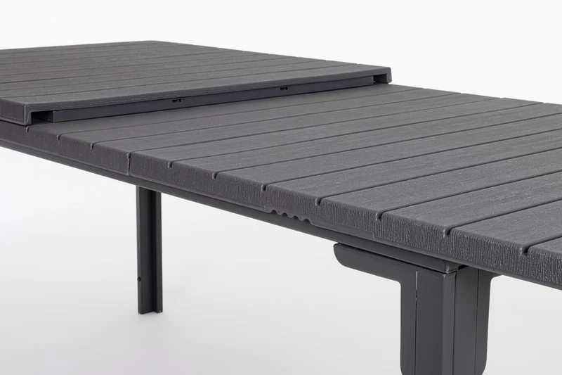 Tavolo "Sarita" struttura in acciaio, piano in hdpe con effetto legno venato, per arredo interno ed esterno