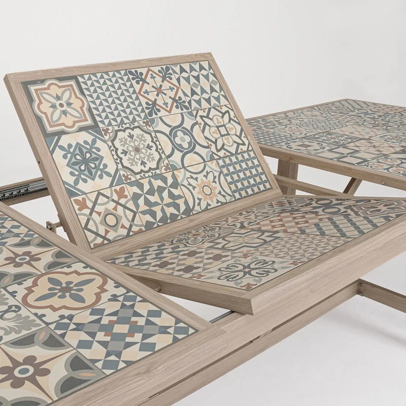 Tavolo "Kalimera" con struttura in alluminio effetto legno, piano in porcellana, per arredo interno