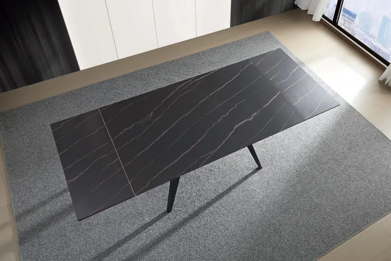 Tavolo "Arcturus" con gambe in ferro e piano in ceramica, design moderno, 160/240 x 110 x h 75 cm