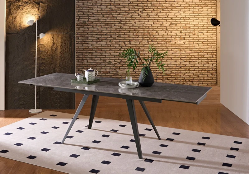 Tavolo "Arcturus" con gambe in ferro e piano in ceramica, design moderno, 160/240 x 110 x h 75 cm