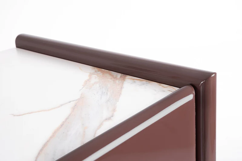 Credenza "Otilia Brick", 4 ante, piano in pietra sinterizzata, in vernice poliuretanica effetto lucido