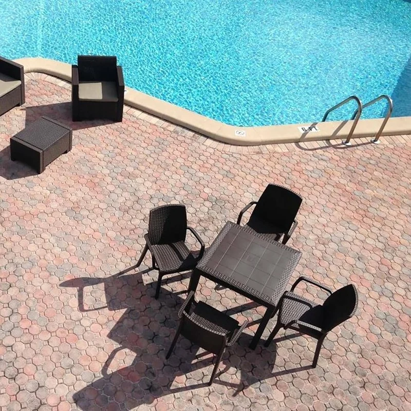 Tavolo "Phoenix" struttura in polipropilene effetto rattan per bar e strutture