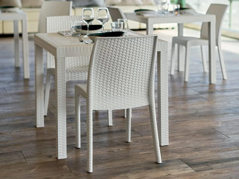 Tavolo "Phoenix" struttura in polipropilene effetto rattan per bar e strutture