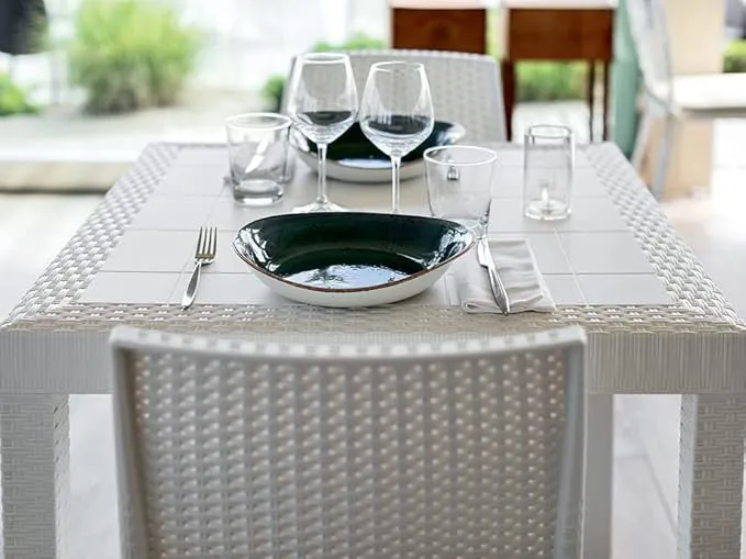 Tavolo "Phoenix" struttura in polipropilene effetto rattan per bar e strutture
