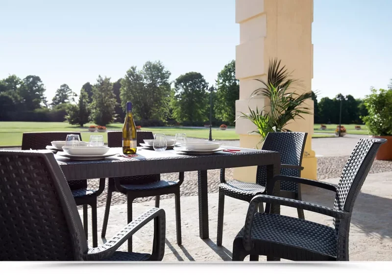 Tavolo "Phoenix" struttura in polipropilene effetto rattan per bar e strutture