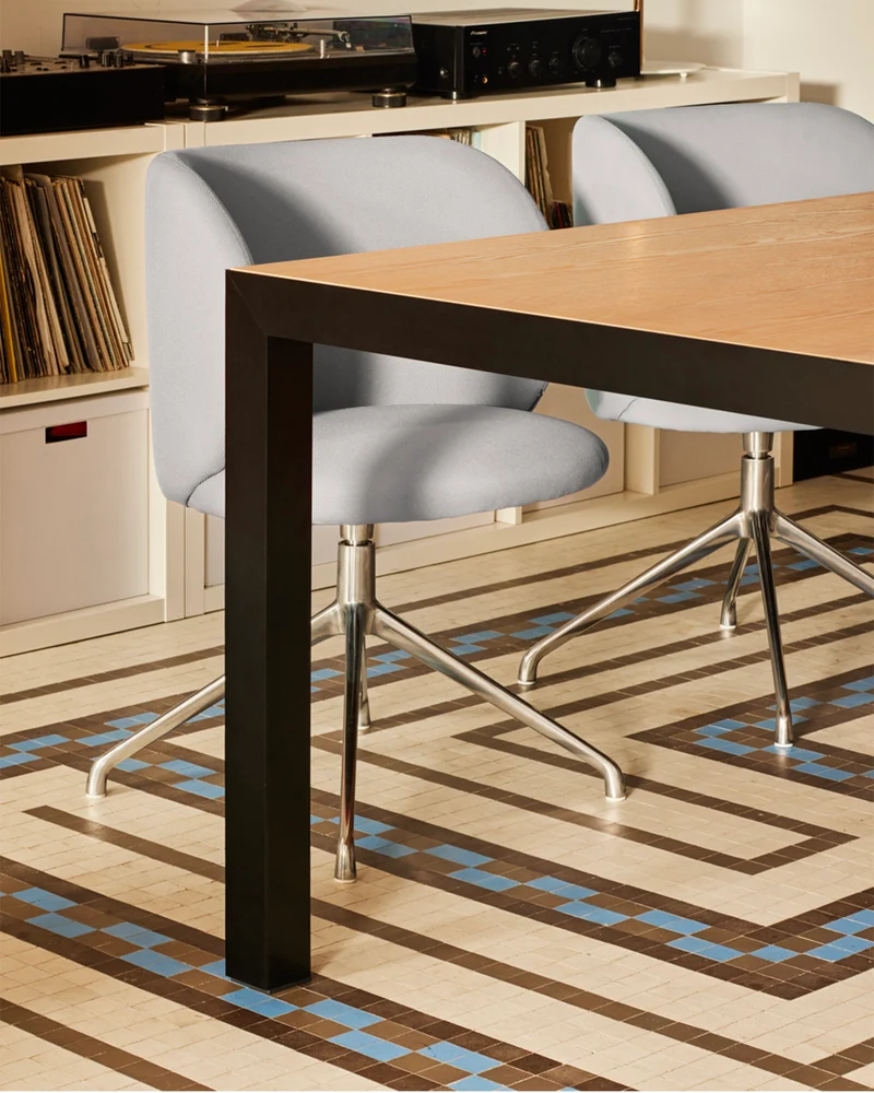 Tavolo da pranzo in metallo con piano in legno Alma