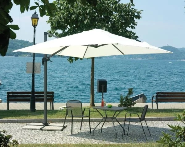 Ombrellone da Esterno Quadrato 300x300: Eleganza, Robustezza e Design Effetto Legno per il Tuo Outdoor