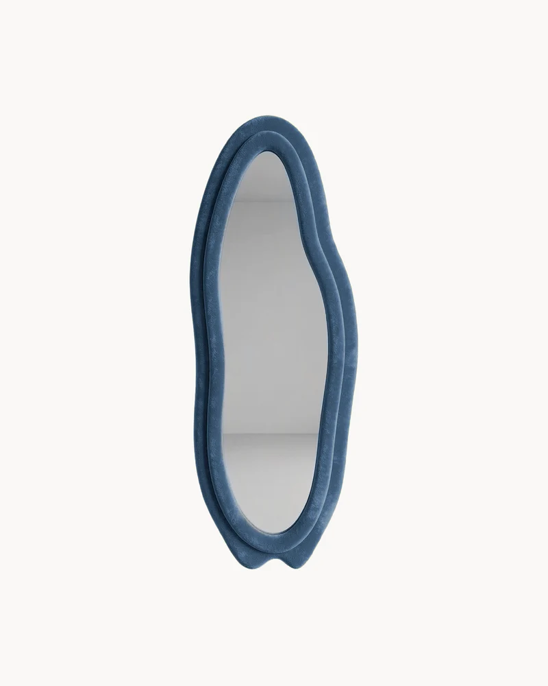 Specchio irregolare con cornice in velluto Emile