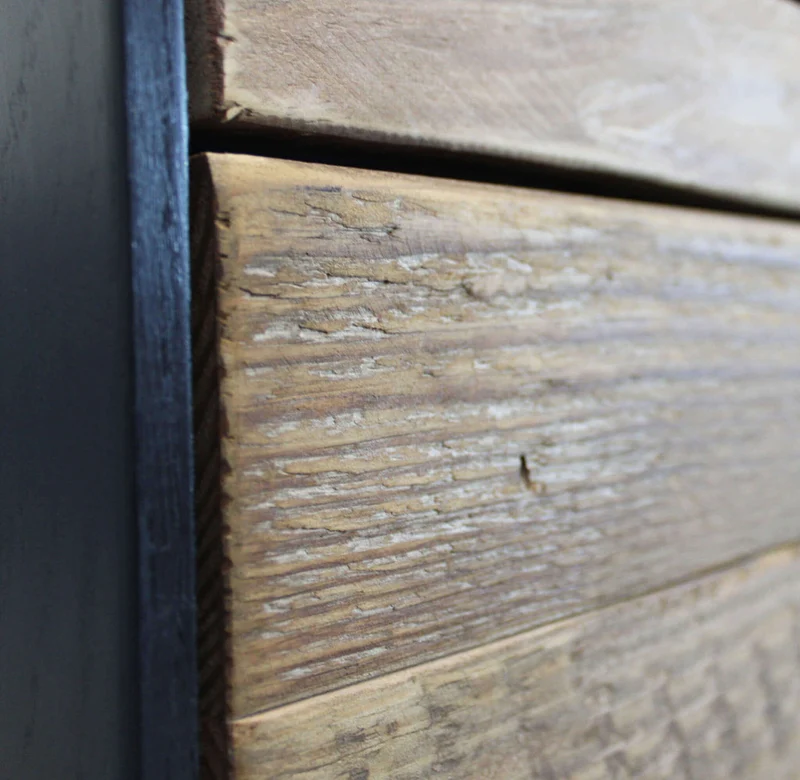 Mobile "Eldred" con 4 ante in legno di pino riciclato naturale e nero, 180 x 48 x 76 h cm