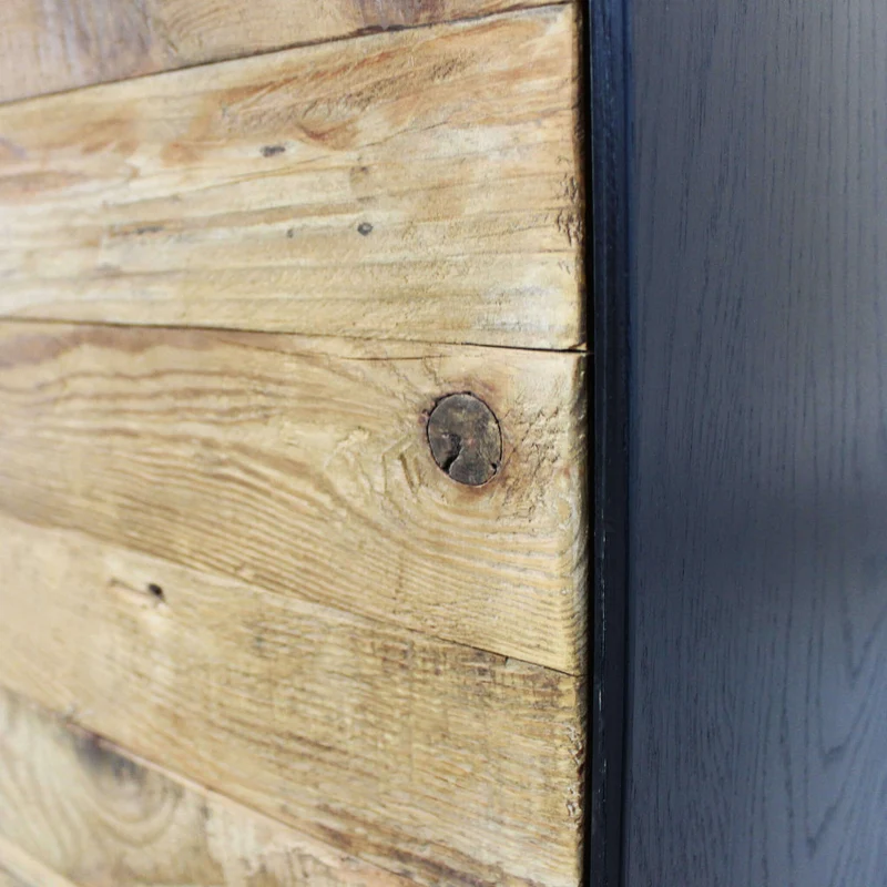 Mobile "Devin" con 3 cassetti e 2 ante in legno di pino riciclato naturale e nero, 150 x 48 x 76 h cm