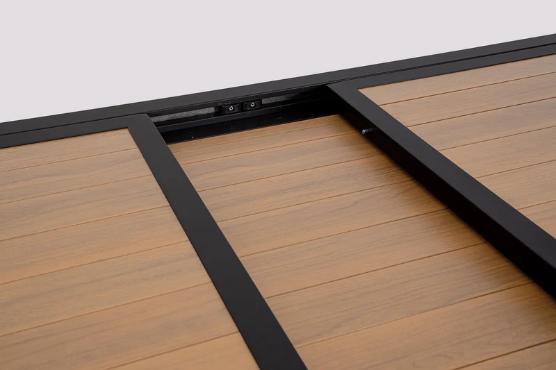 Tavolo "Hilija" struttura in alluminio verniciato a polvere piano effetto legno per arredo casa