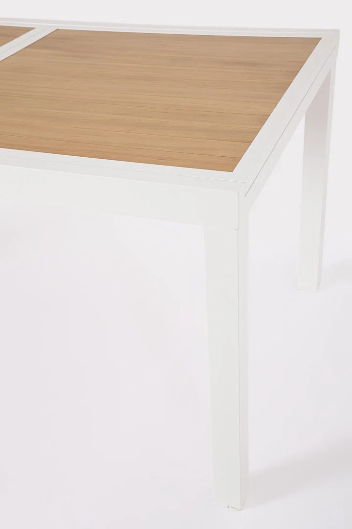 Tavolo "Hilija" struttura in alluminio verniciato a polvere piano effetto legno per arredo casa