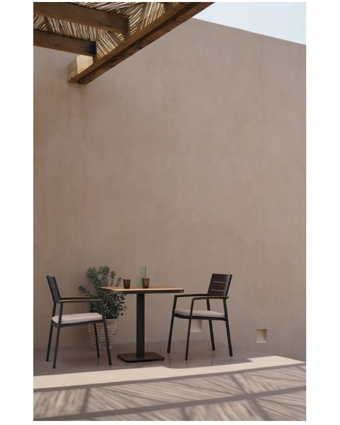 Tavolo "Belmar" struttura in alluminio verniciato a polvere piano effetto legno per arredo casa
