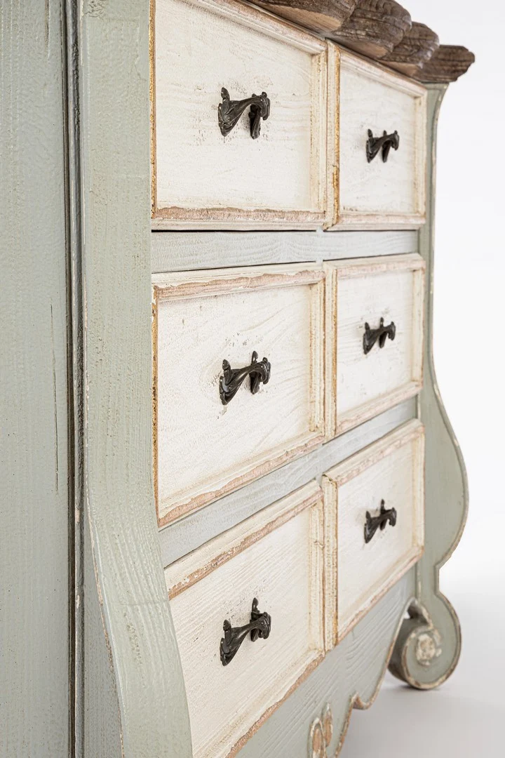 Cassettiera "Madeleine" struttura in legno di abete, cassetti e retro in legno MDF