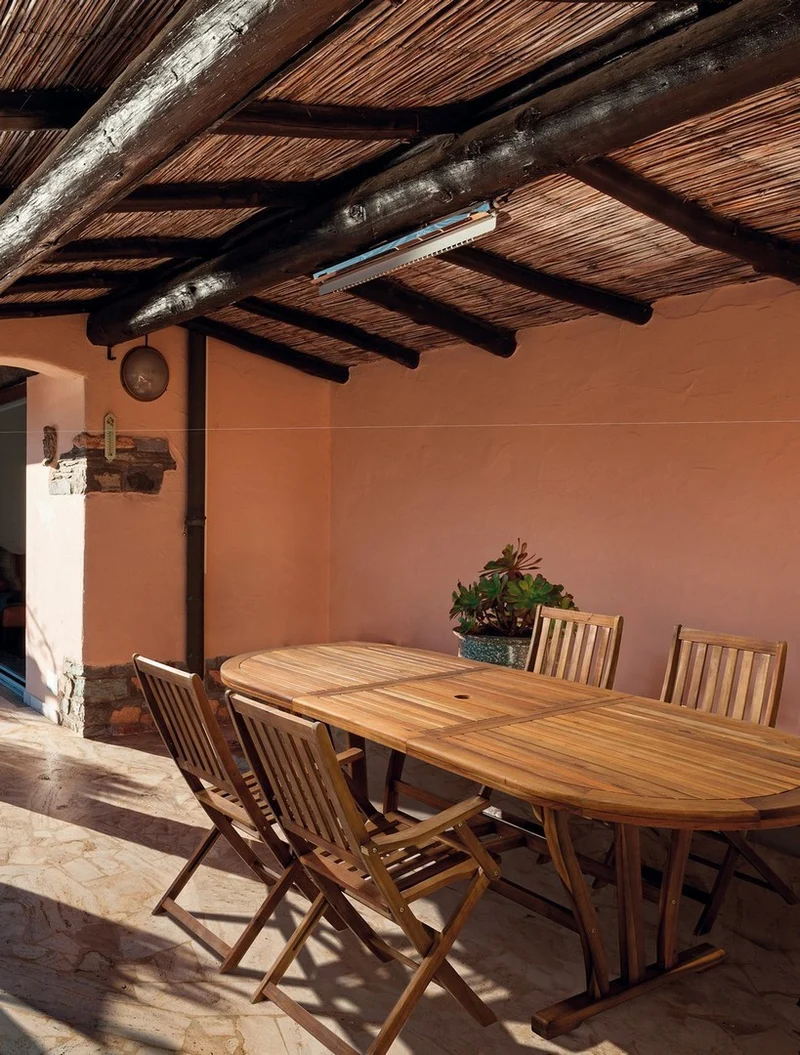 Tavolo ovale "Noemi" allungabile in legno di acacia, doppio bordo, finitura ad olio, per esterno