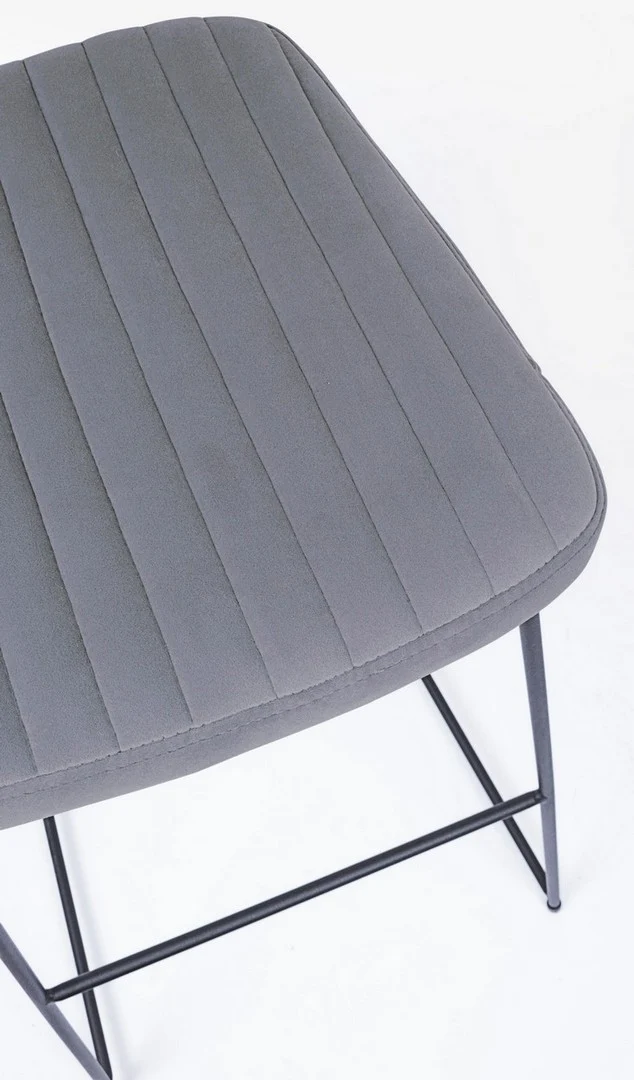 Sgabello "Kinsley" da bar struttura in acciaio seduta con imbottitura rivestimento in velluto per interni