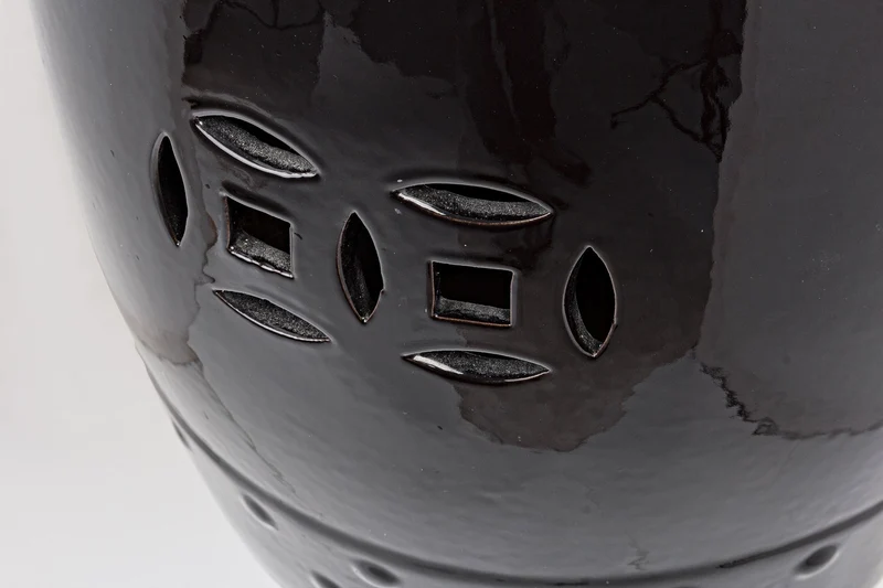 Sgabello "Sfinge" struttura in ceramica con verniciatura elettrolitica solo per uso decorativo