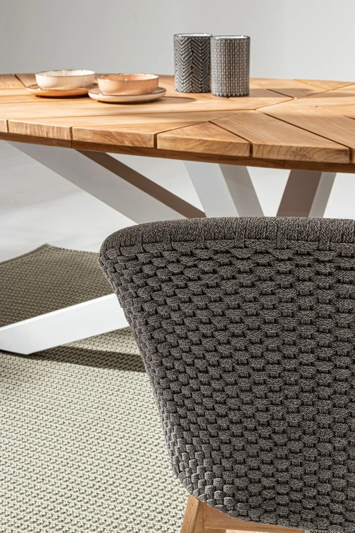 Tavolo ovale "Palmdale" con piano in legno teak, gambe in alluminio Bianco per esterno