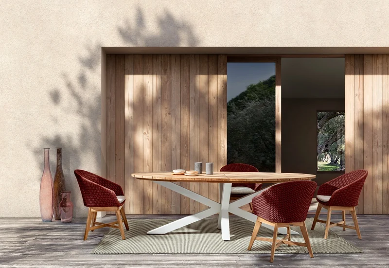 Tavolo ovale "Palmdale" con piano in legno teak, gambe in alluminio Bianco per esterno