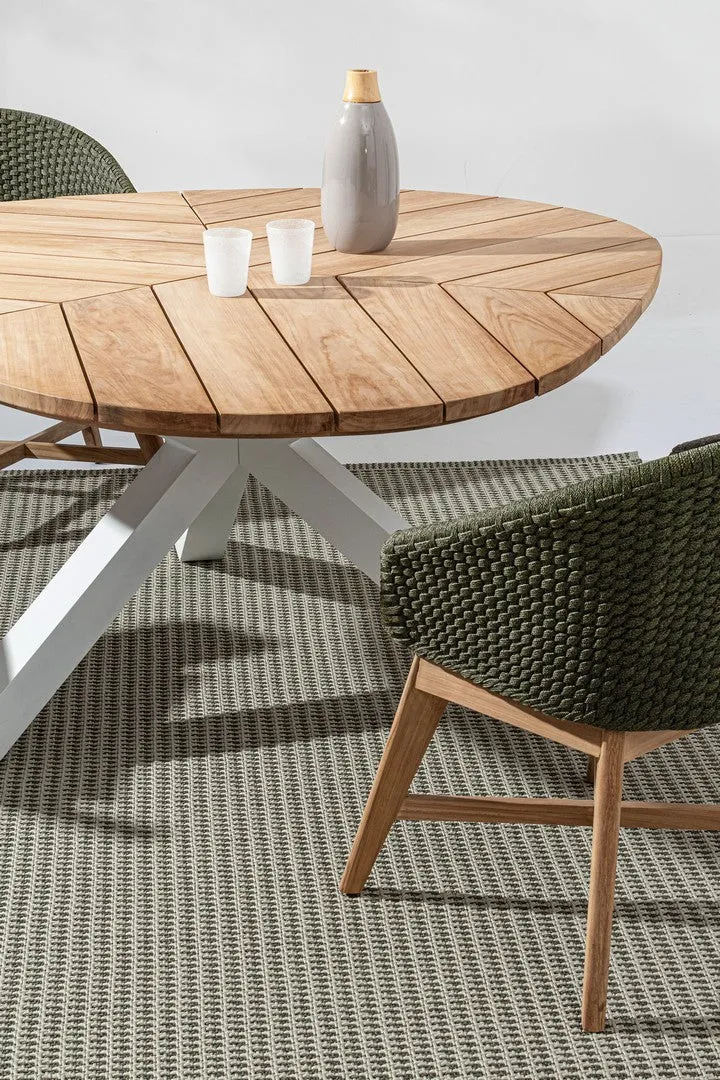 Tavolo ovale "Palmdale" con piano in legno teak, gambe in alluminio Bianco per esterno