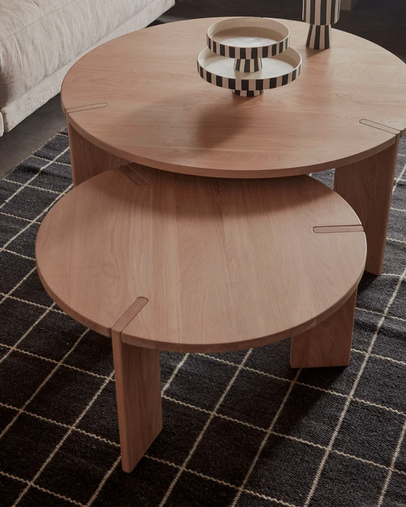 Tavolino da salotto rotondo in legno di rovere Oy