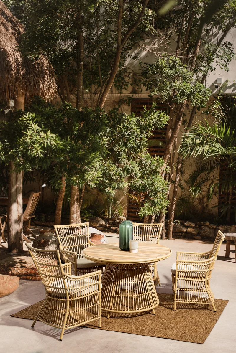 Tavolo "Adelma" in alluminio verniciato a polvere effetto rattan Ø 110 cm