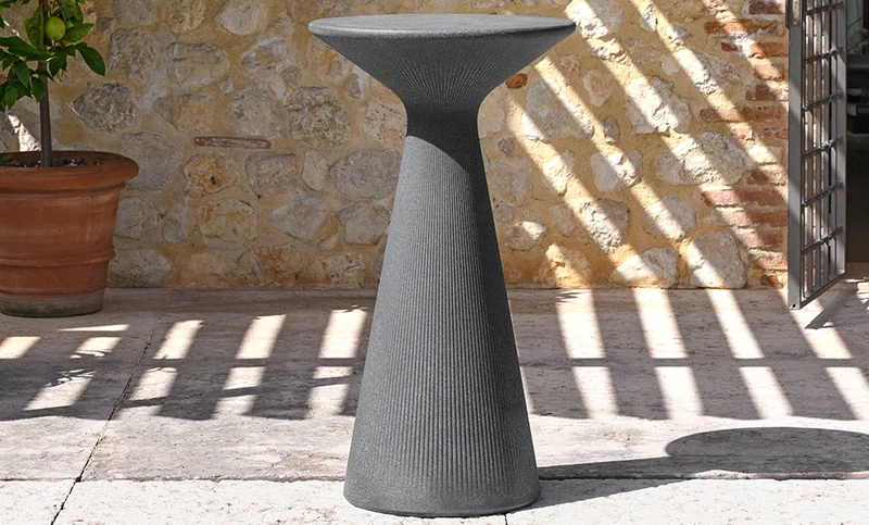 Struttura Tavolo "Fade" in polietilene per esterno, design by Marco Gregori