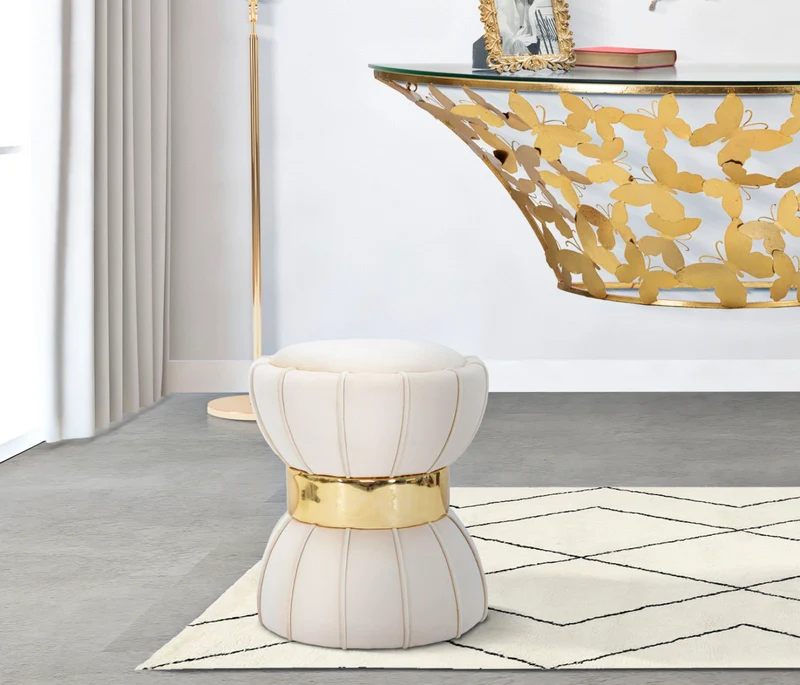 Sgabello "Flower" rotondo in velluto con fascia centrale color oro per interni