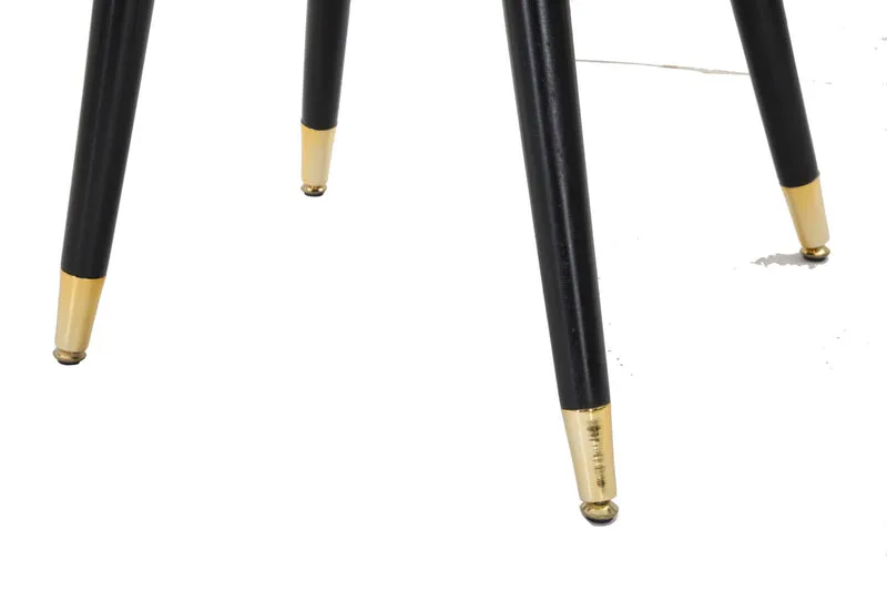 Sedia "Loty" in velluto color rosa e gambe in metallo color nero e oro per interni