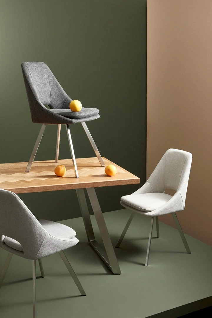 Tavolo "Dukat" con piano in MDF impiallacciato, gambe in acciaio da 180 x 90 x 76 cm