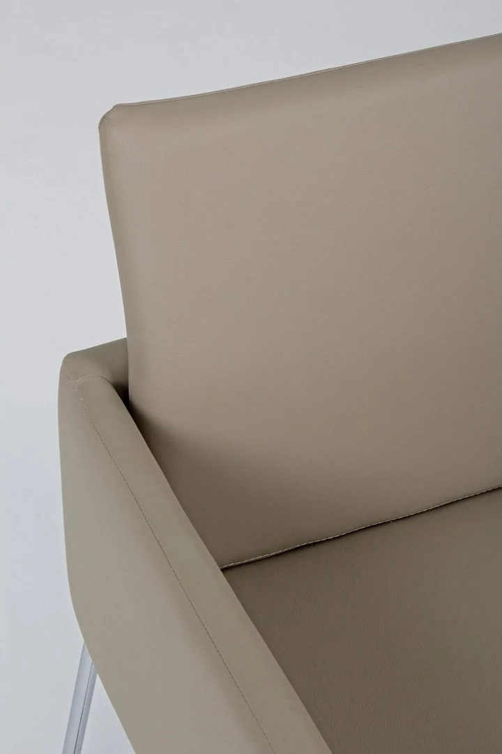 Sedia "Sixty Text" con struttura in acciaio e compensato, per arredo interno con braccioli, 60 x 54 x h 80,5 cm