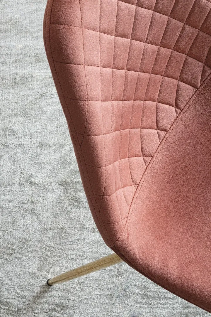 Sedia "Terry" con gambe in tubolare di acciaio con cromatura dorata, per arredo interno 48 x 55 x h 85 cm