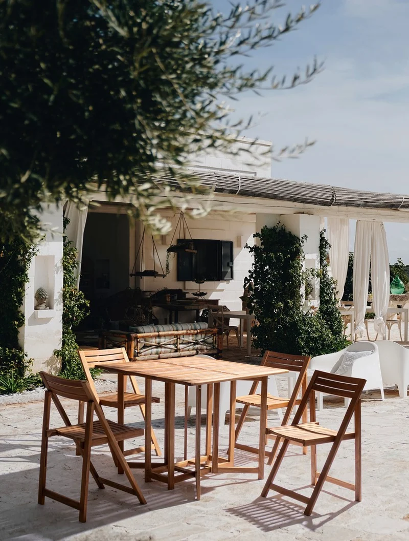 Set tavolo con 4 sedie "Noemi" in legno di acacia, finitura ad olio, per esterno